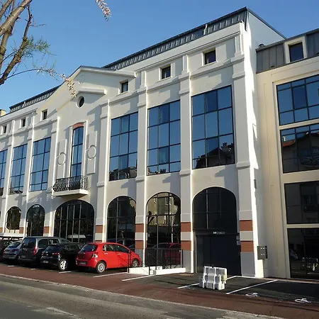 Lagrange Les Patios Eugénie 4*