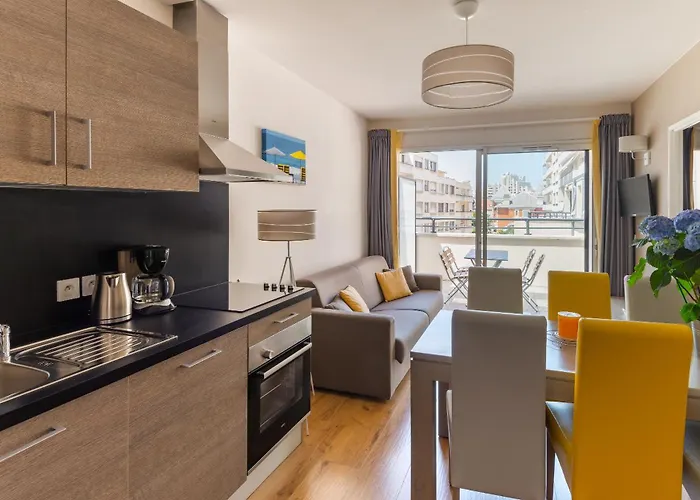 Lagrange Les Patios Eugenie מלון דירות 4*