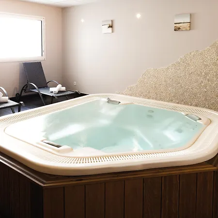 Апарт-отель Lagrange Les Patios Eugenie 4*