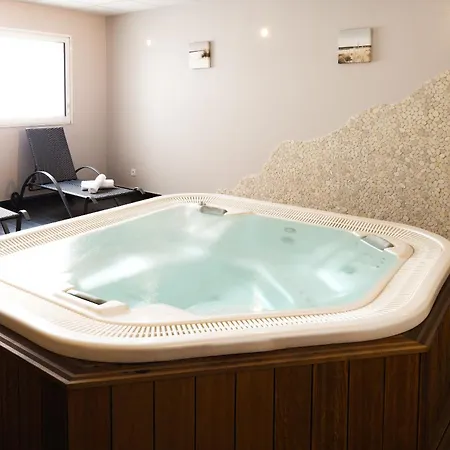 Апарт-отель Lagrange Les Patios Eugenie 4*