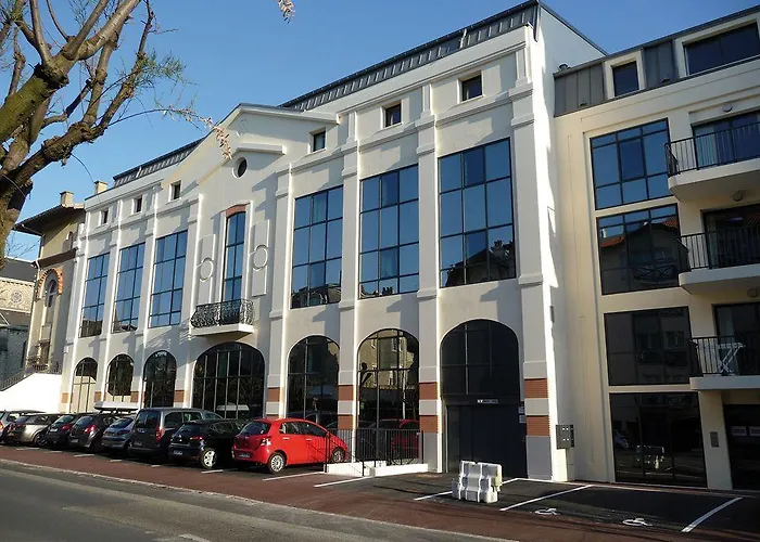 Lagrange Les Patios Eugenie 4*